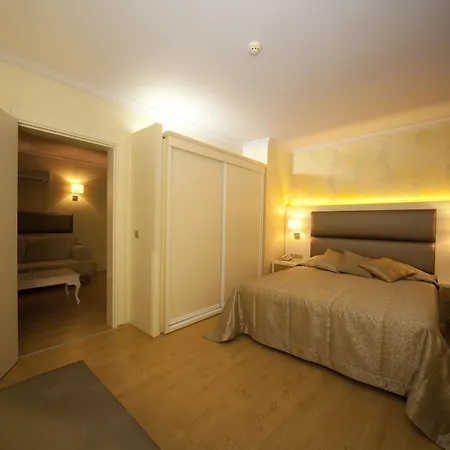 Hotel Faros Grand